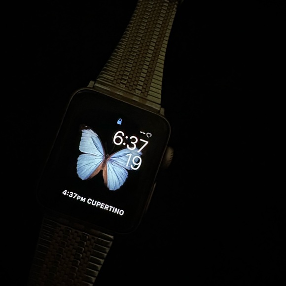 Apple Watch Series 3 *includes charger* - Picture 2 of 5